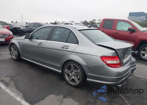 2009 Mercedes-Benz C 63 Amg z USA, uszkodzony, nr VIN WDDGF77XX9F307085